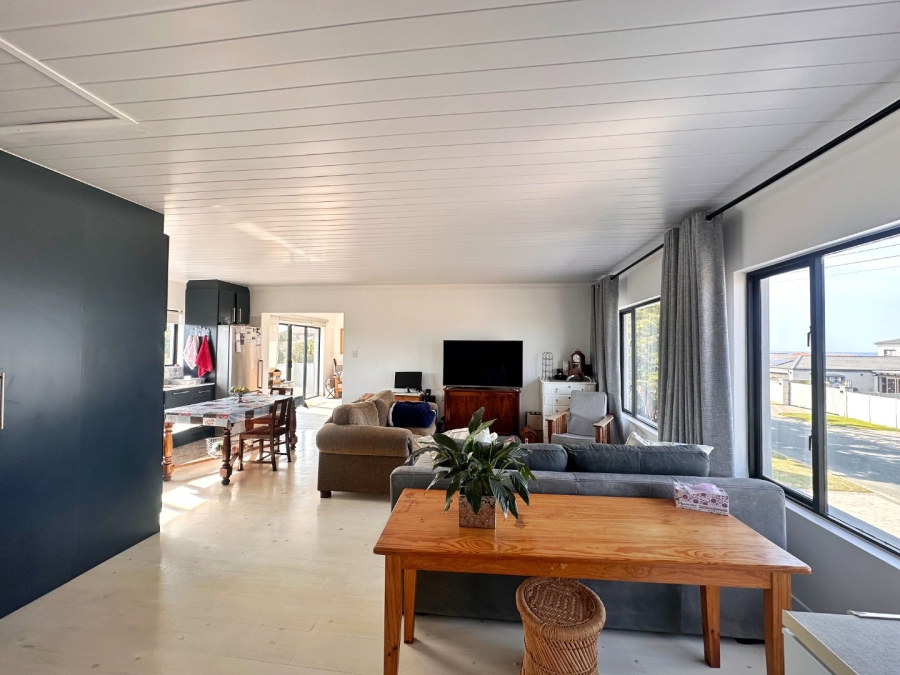 5 Bedroom Property for Sale in Fraaiuitsig Western Cape